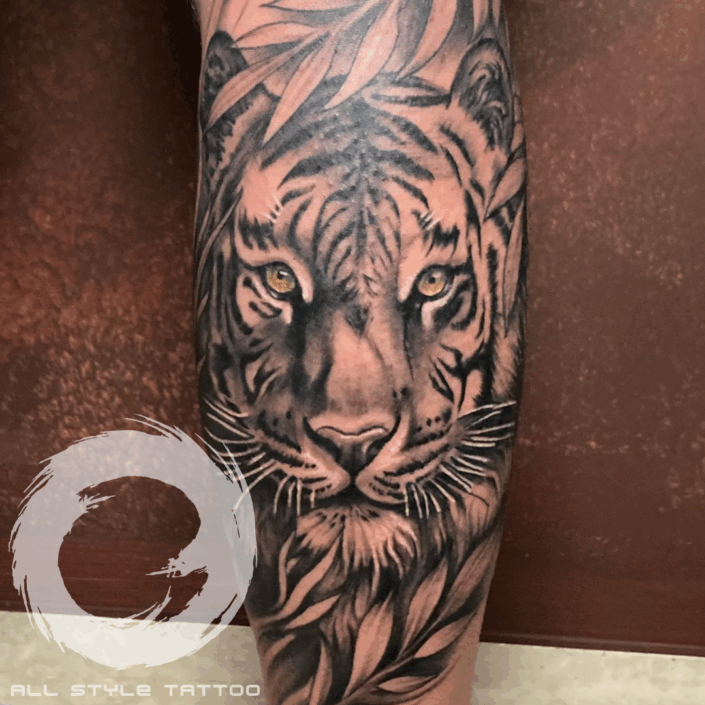 Realistisches Löwen-Tattoo mit ausdrucksstarkem Blick – gestochen im All Style Tattoo Studio Lübbenau im Spreewald