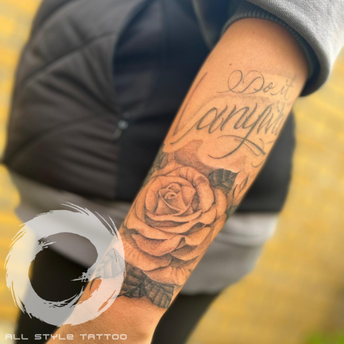 Allstyle Tattoostudio flower tattoo with lettering
