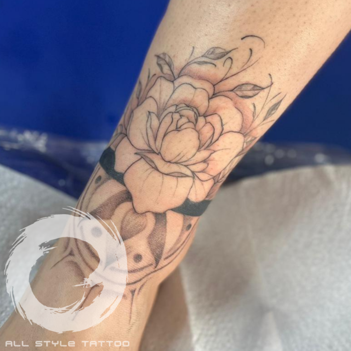 Allstyle Tattoo Werneuchen florales fineline tattoo
