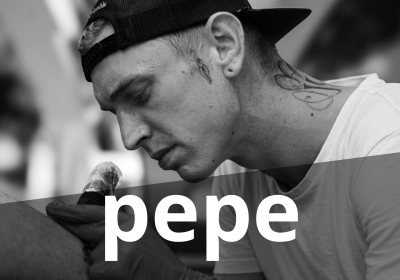 Tattoo Artist Pepe – spezialisiert auf individuelle Lettering-Tattoos im All Style Tattoo Studio Werneuchen